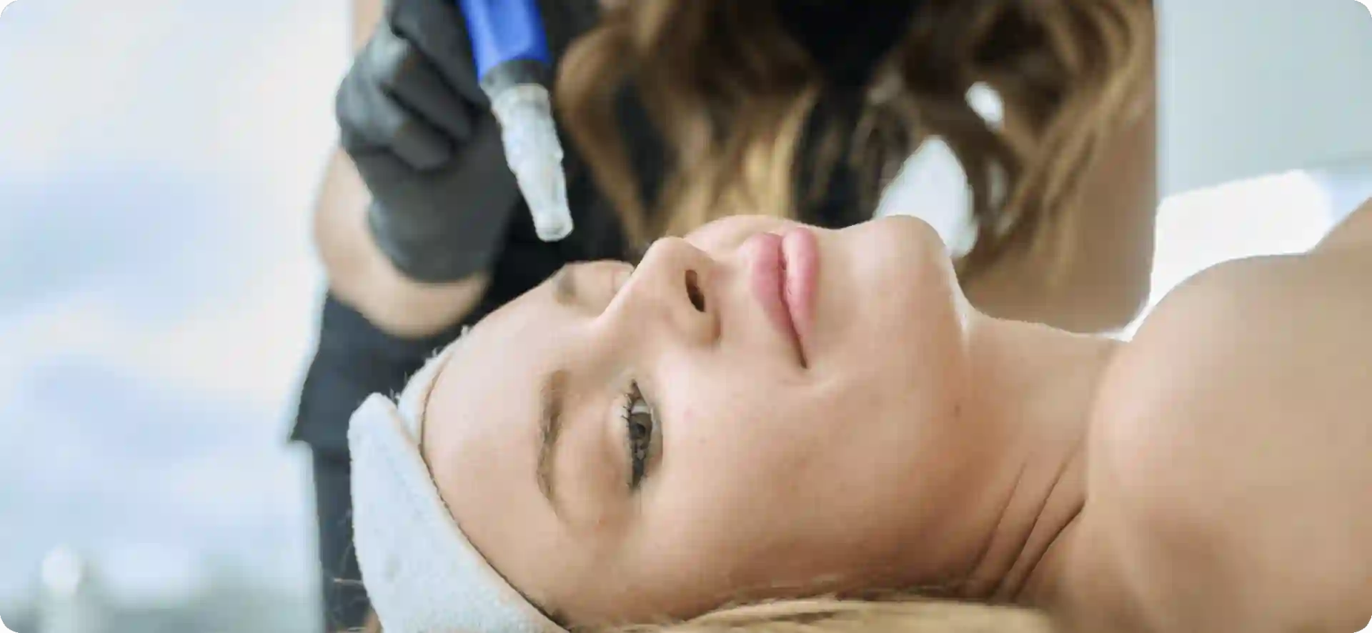 How Do Microneedles Trigger New Collagen and Elastin in Loose Skin Wallingford?